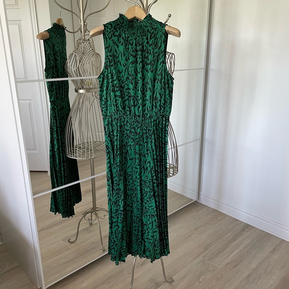 Banana republic lightweight sumner or evening dress - Picture 2 of 3